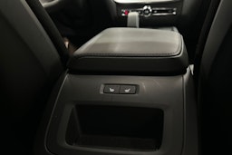 musta Volvo V60 2023 kuva 30.