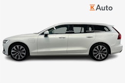 valkoinen Volvo V60 2023 kuva 6.