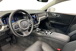 valkoinen Volvo V60 2023 kuva 7.