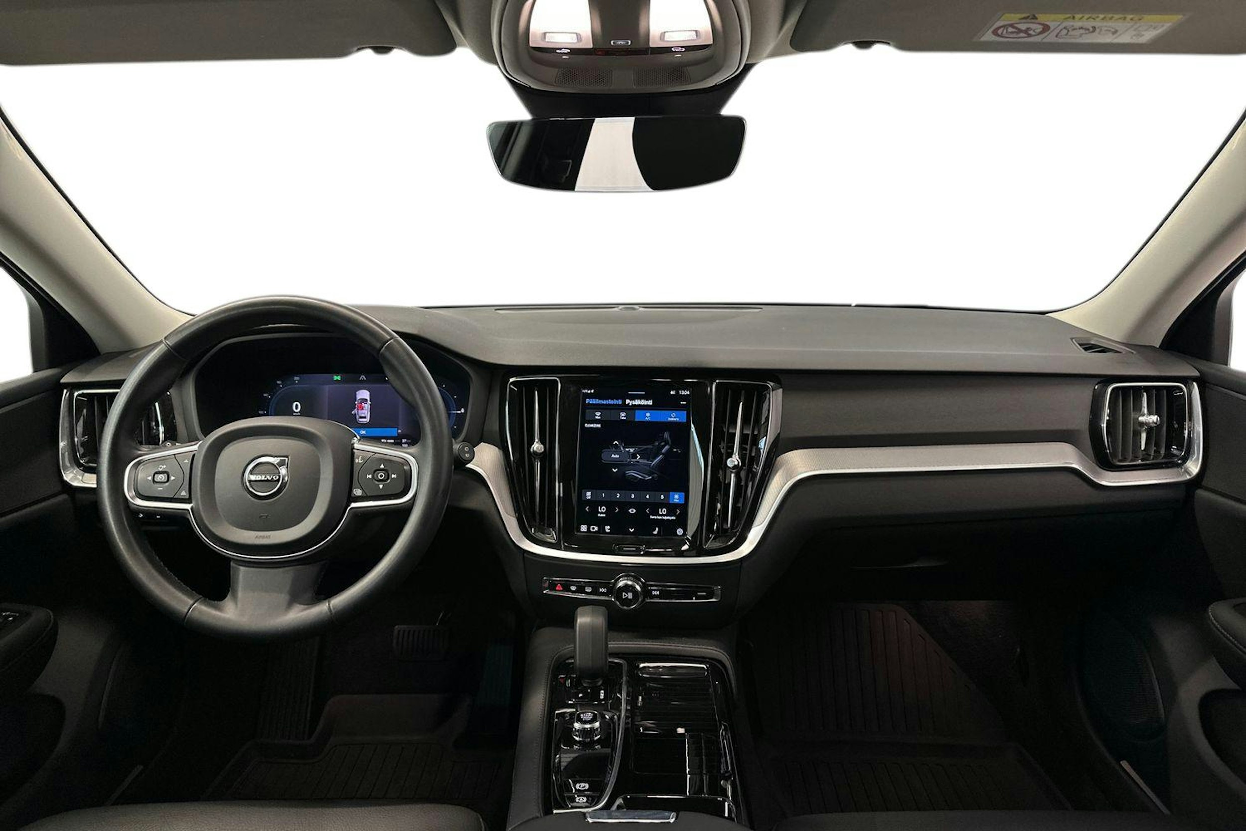valkoinen Volvo V60 2023 kuva 9.