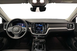 valkoinen Volvo V60 2023 kuva 9.