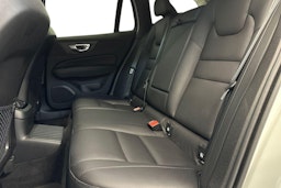 valkoinen Volvo V60 2023 kuva 10.