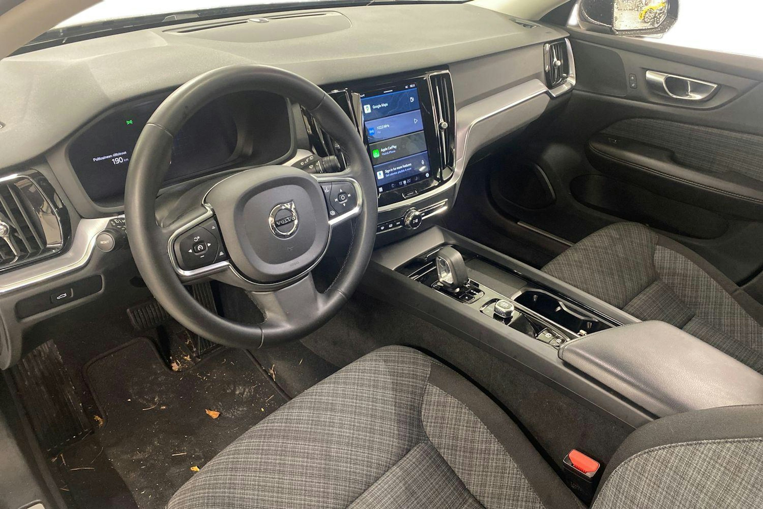 musta Volvo V60 2023 kuva 3.