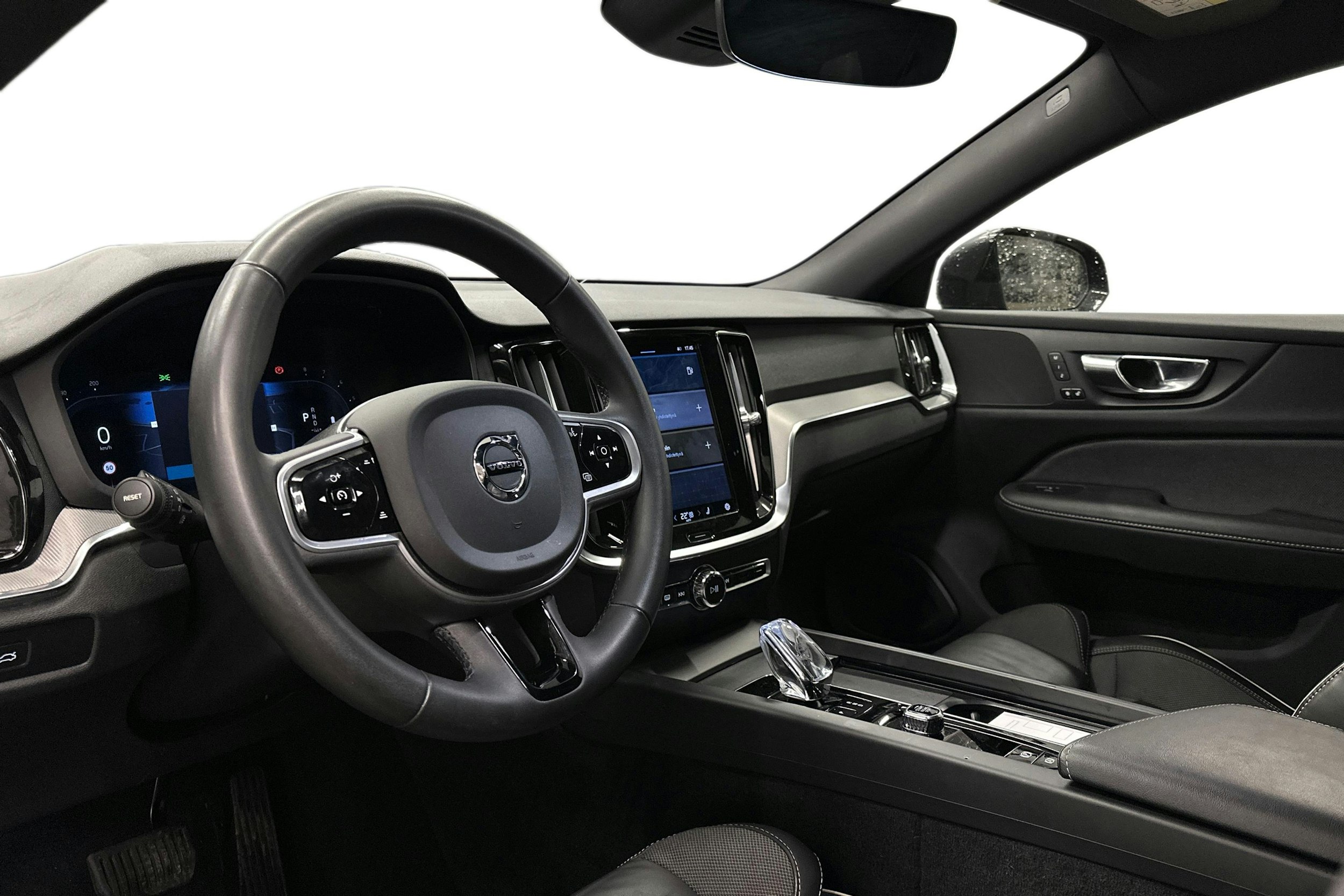 musta Volvo V60 2023 kuva 3.