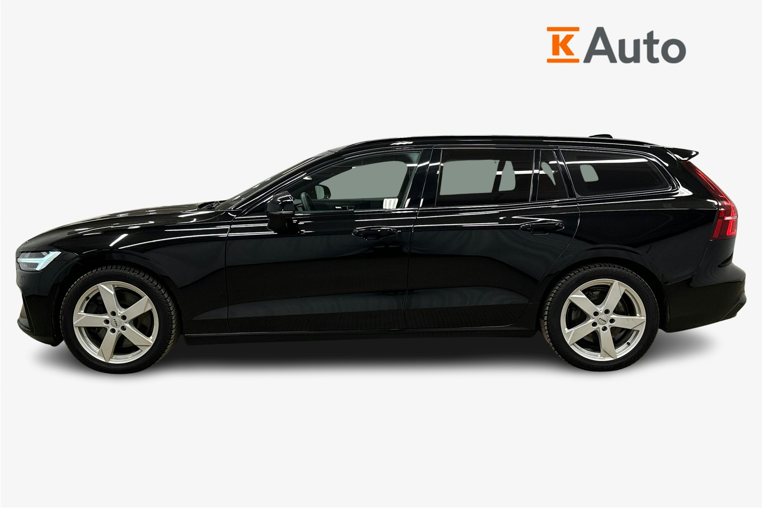 musta Volvo V60 2023 kuva 6.