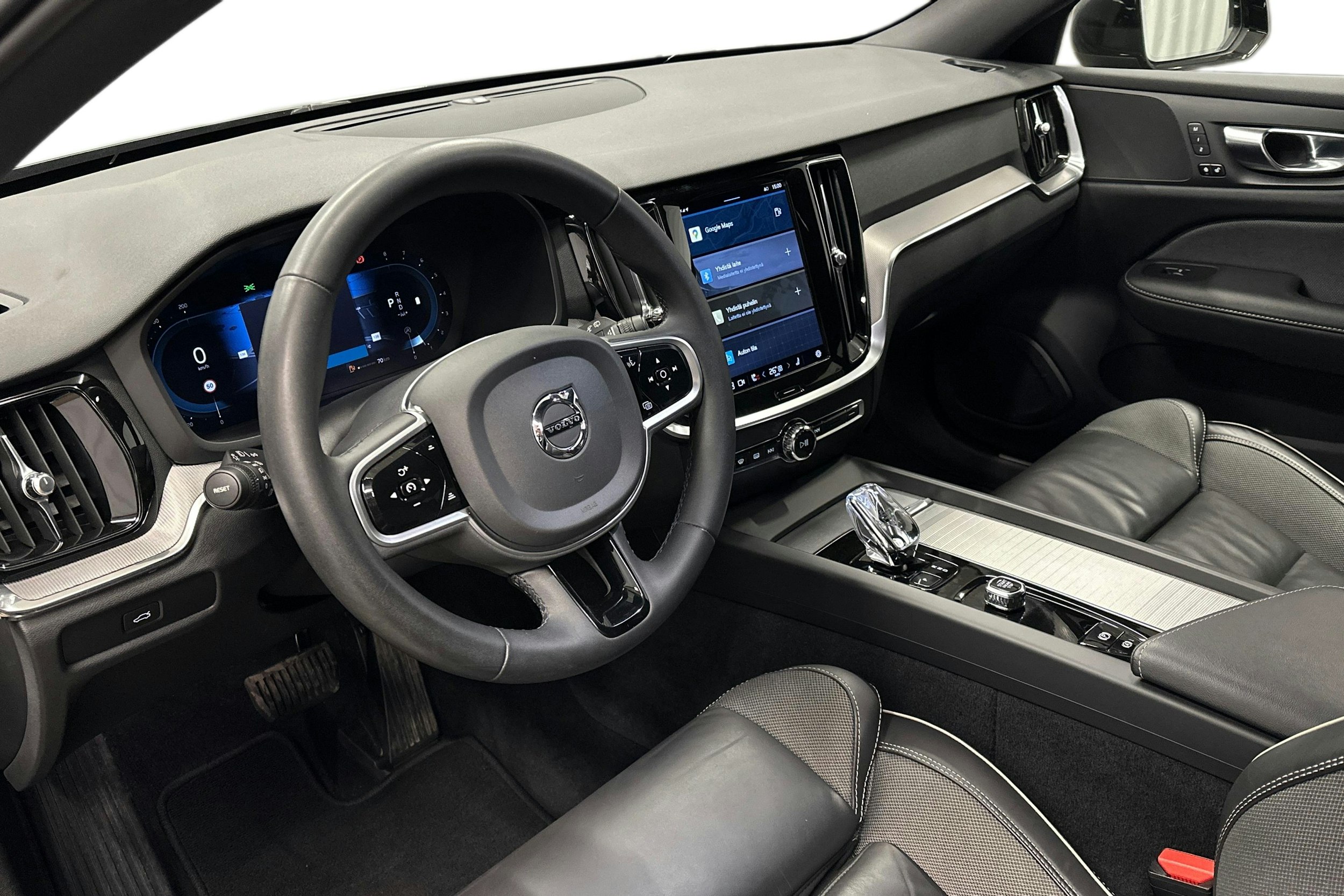 musta Volvo V60 2023 kuva 7.