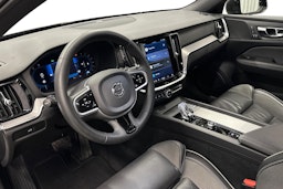 musta Volvo V60 2023 kuva 7.