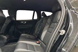 musta Volvo V60 2023 kuva 10.
