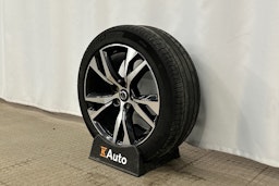 musta Volvo V60 2023 kuva 13.