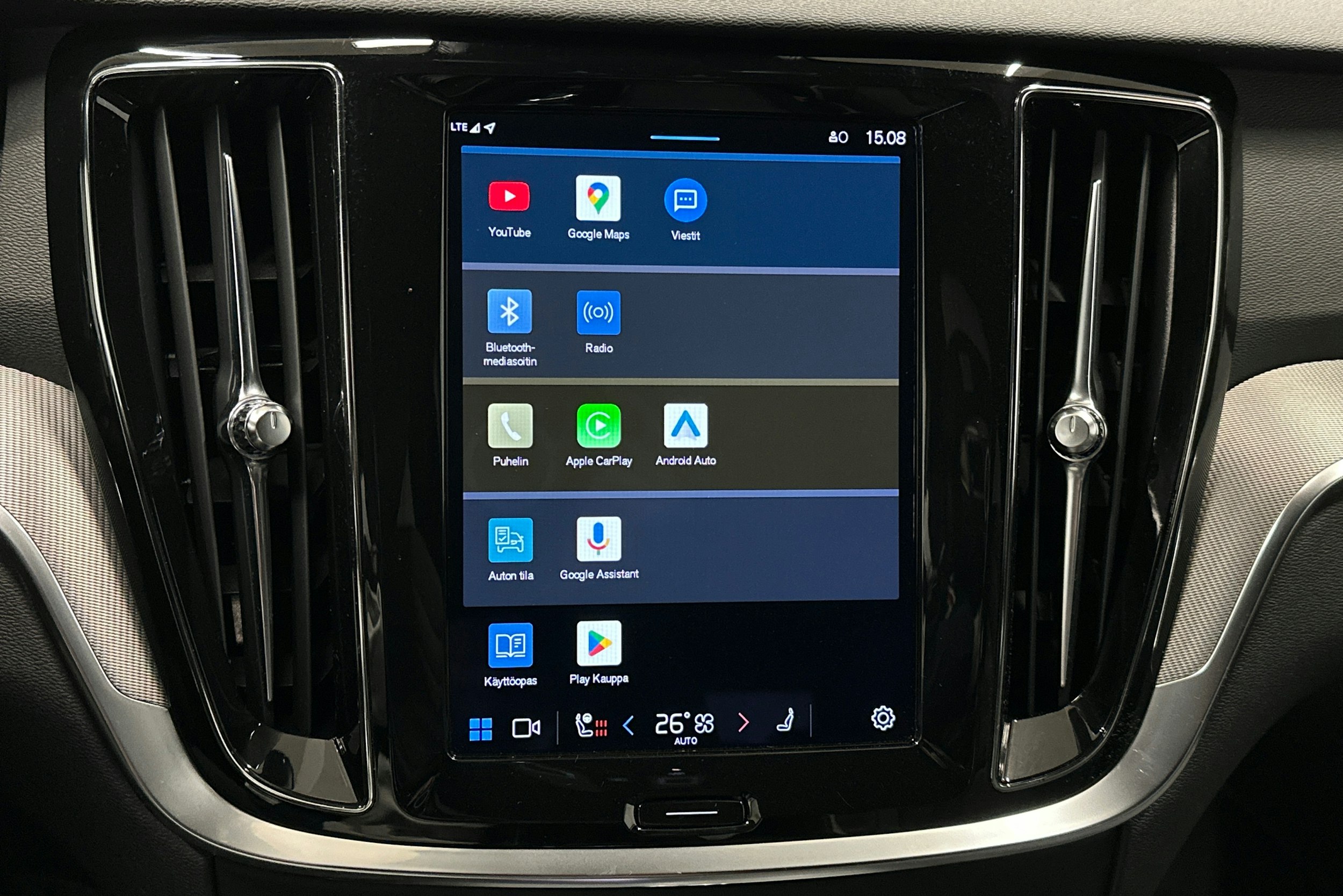 musta Volvo V60 2023 kuva 20.