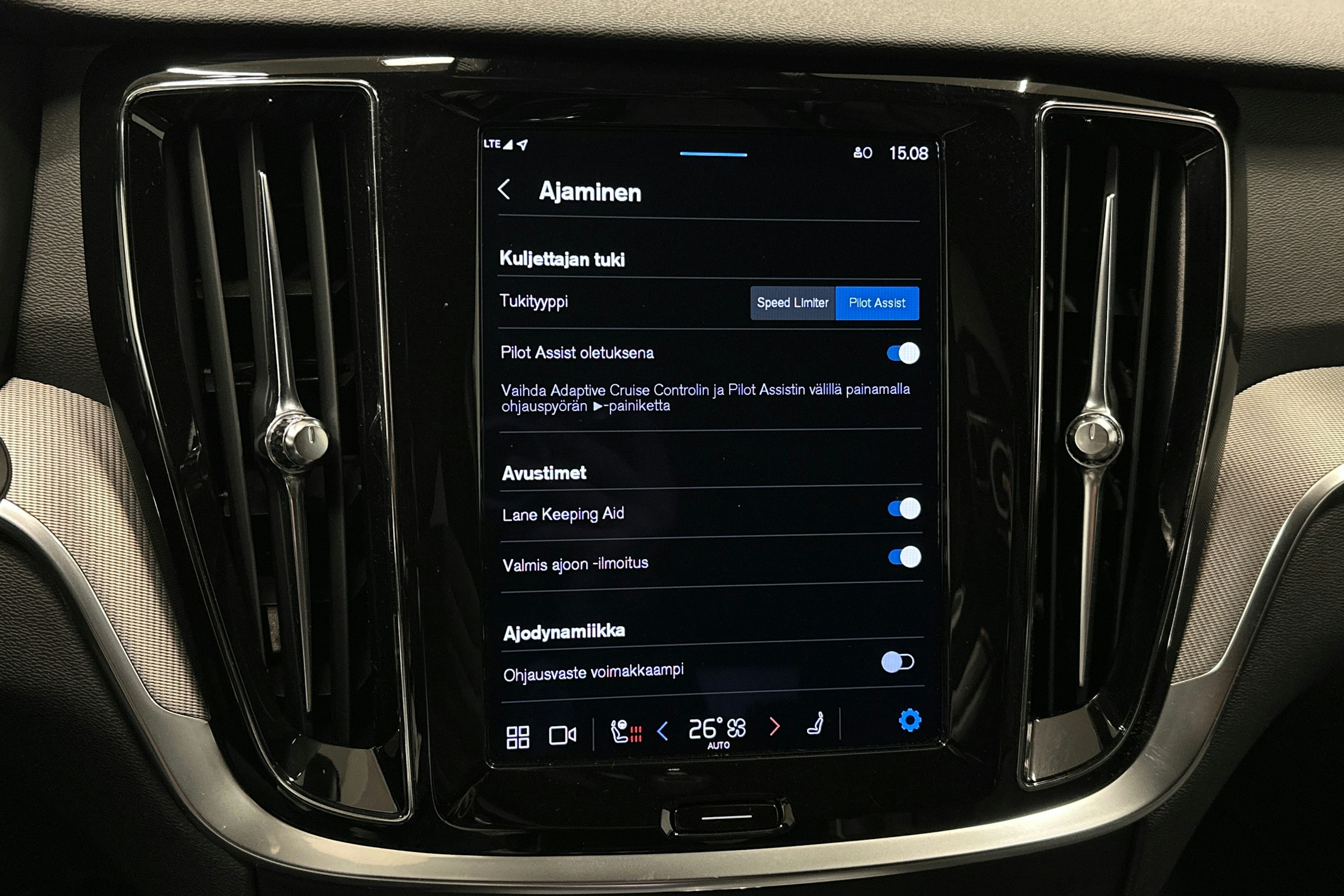 musta Volvo V60 2023 kuva 21.