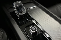 musta Volvo V60 2023 kuva 26.