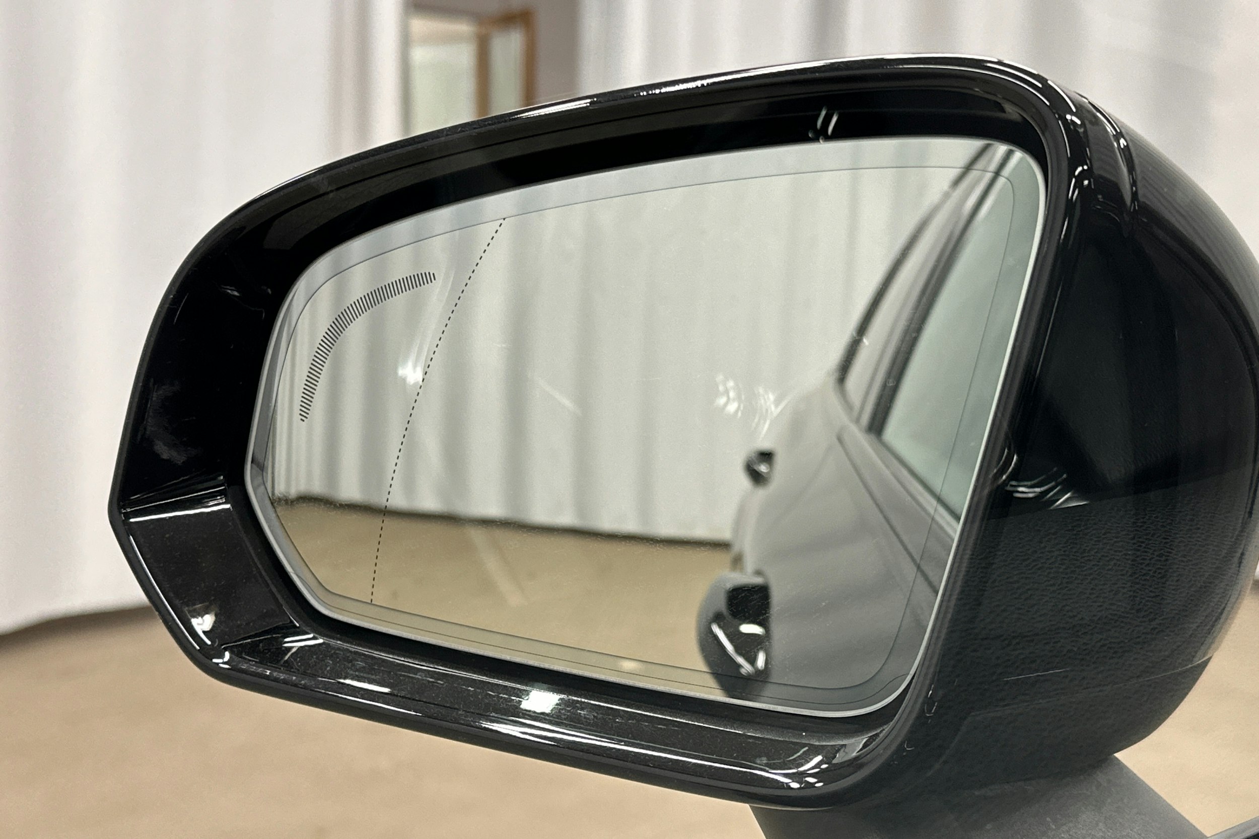 musta Volvo V60 2023 kuva 27.