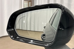 musta Volvo V60 2023 kuva 27.