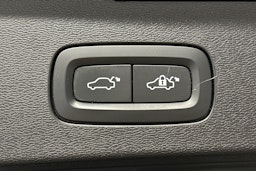 musta Volvo V60 2023 kuva 49.