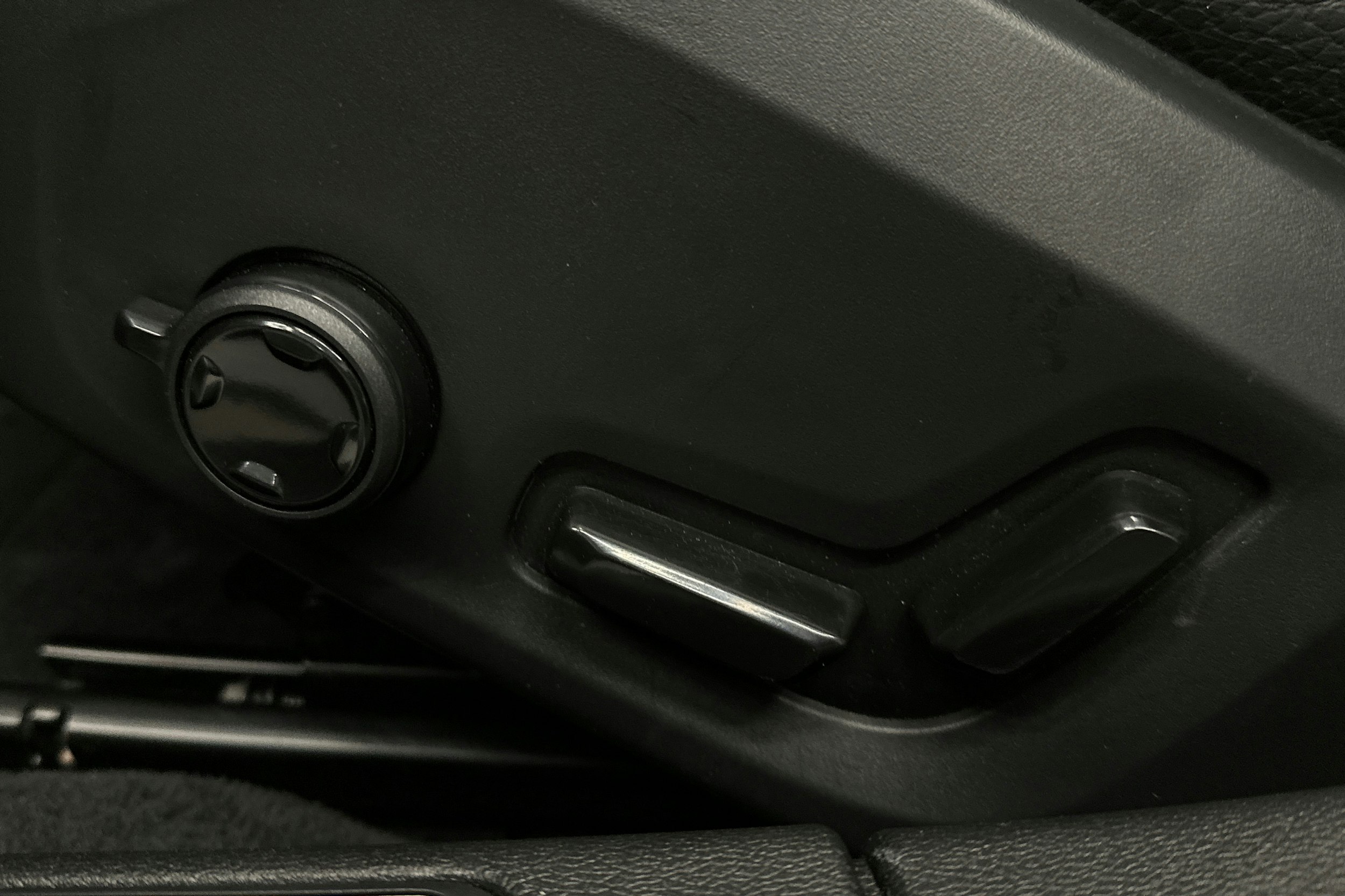 musta Volvo V60 2023 kuva 51.