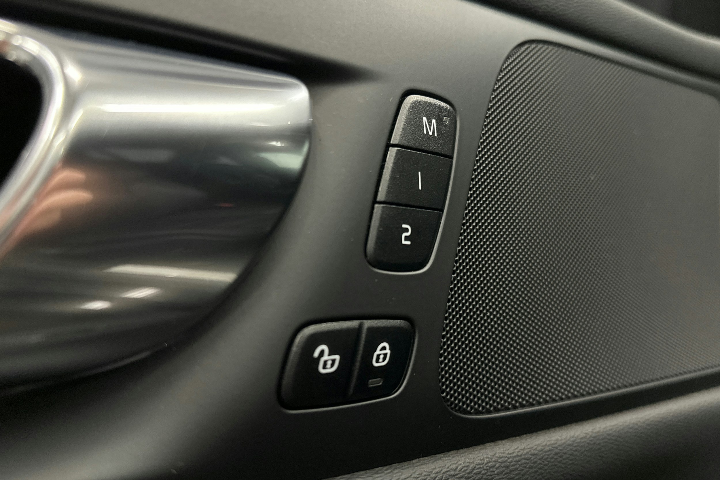 musta Volvo V60 2023 kuva 52.