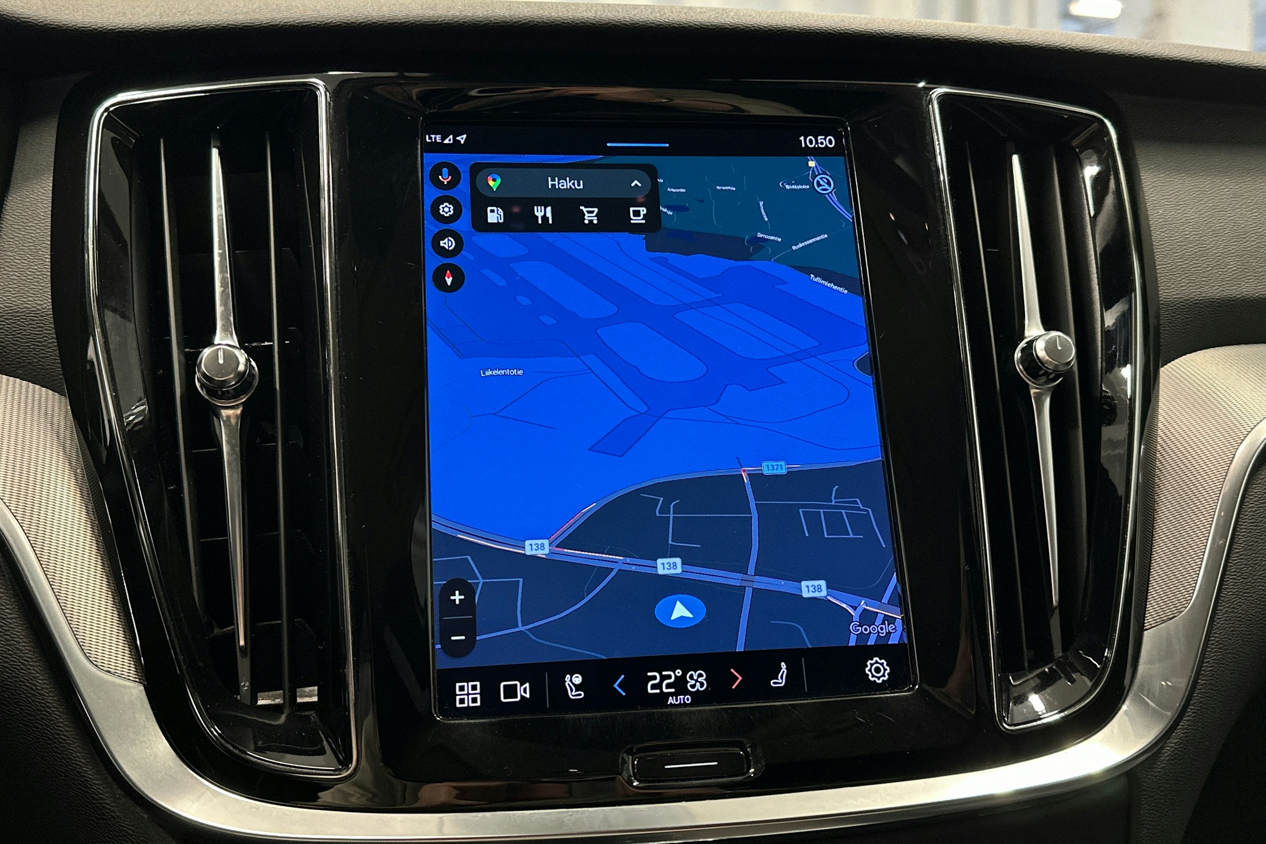 musta Volvo V60 2023 kuva 61.