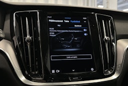 musta Volvo V60 2023 kuva 65.
