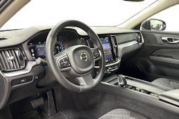 musta Volvo V60 2023 kuva 7.