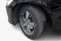 musta Volvo V60 2023 kuva 11.