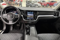 musta Volvo V60 2023 kuva 14.