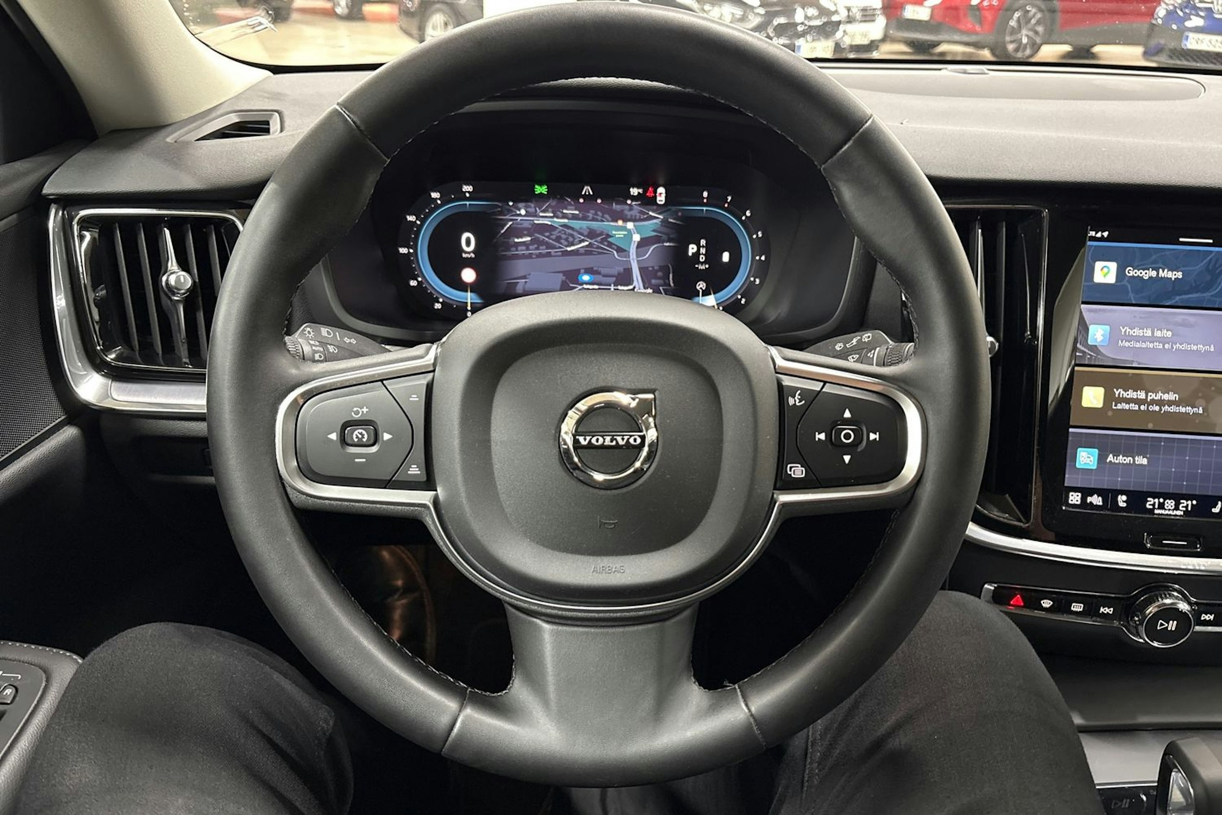 musta Volvo V60 2023 kuva 15.