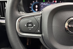 musta Volvo V60 2023 kuva 16.