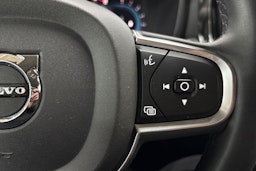 musta Volvo V60 2023 kuva 17.