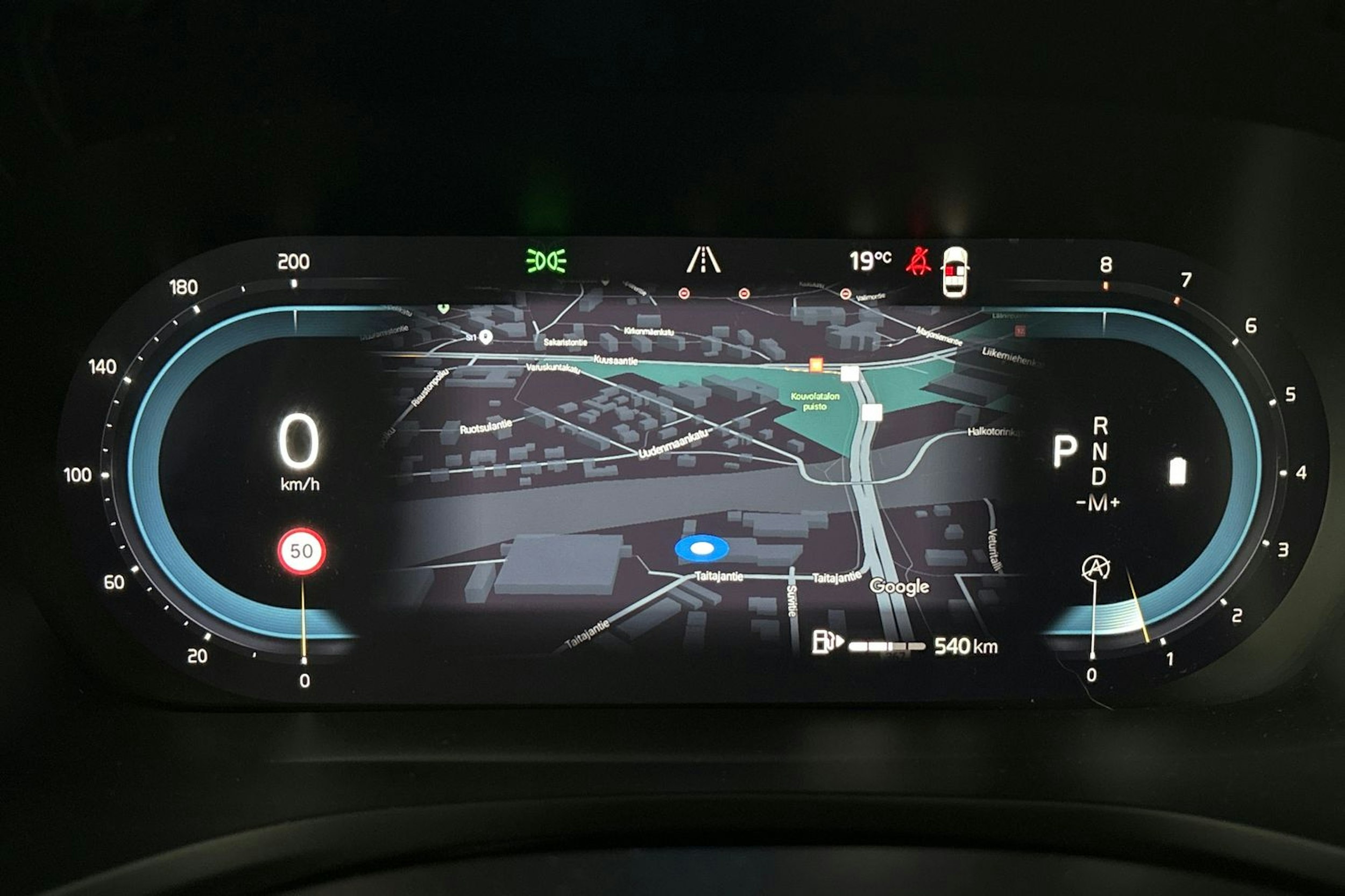 musta Volvo V60 2023 kuva 18.