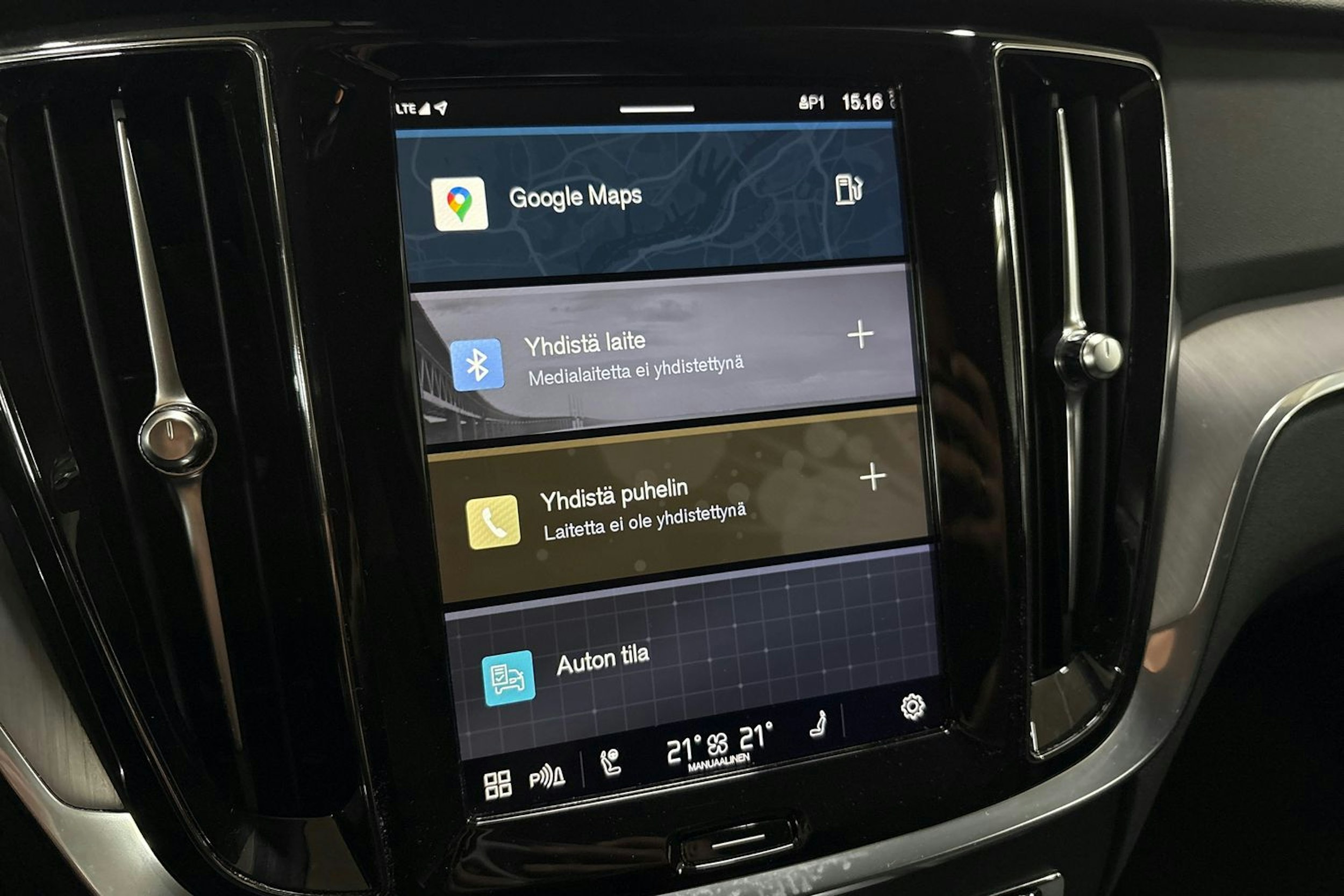 musta Volvo V60 2023 kuva 19.