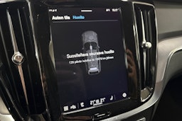 musta Volvo V60 2023 kuva 22.