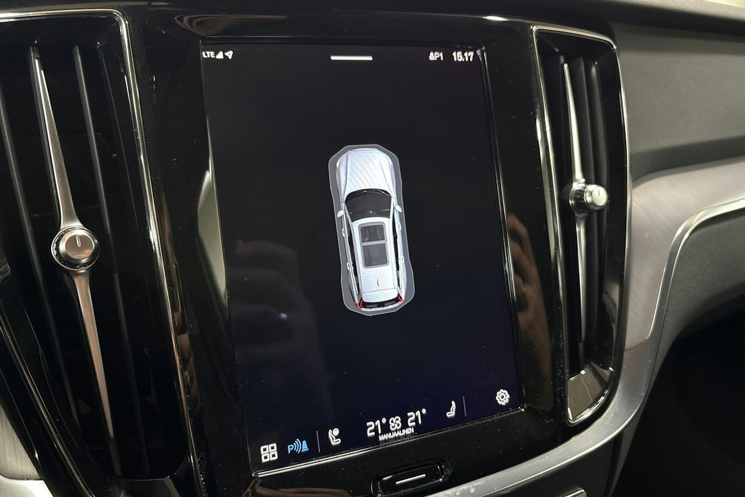 musta Volvo V60 2023 kuva 23.