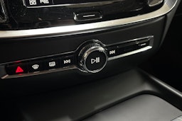 musta Volvo V60 2023 kuva 25.