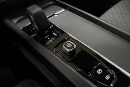 musta Volvo V60 2023 kuva 26.