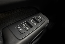 musta Volvo V60 2023 kuva 27.