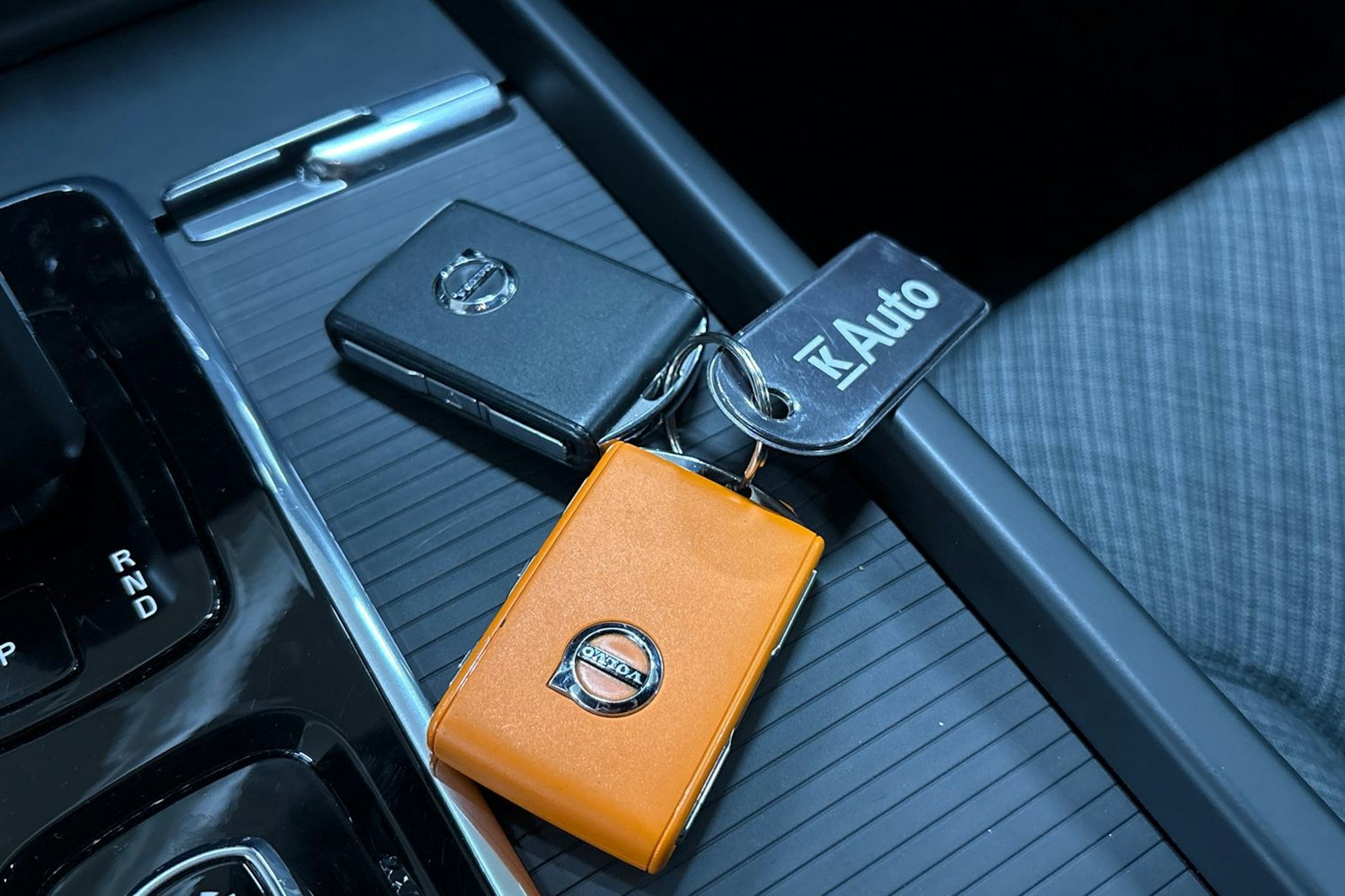 musta Volvo V60 2023 kuva 29.