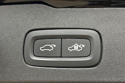 musta Volvo V60 2023 kuva 30.