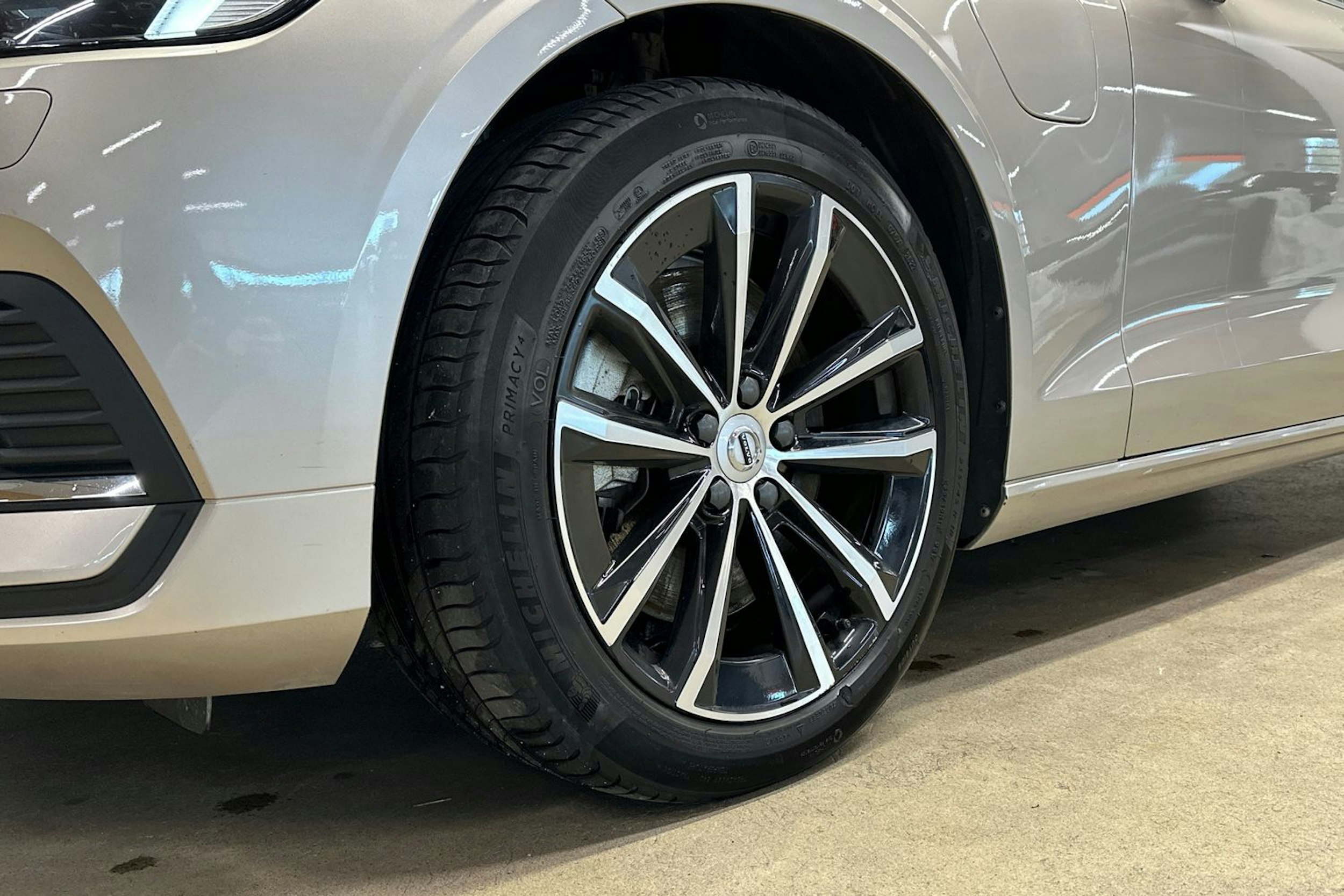 ruskea (beige) Volvo V60 2023 kuva 11.