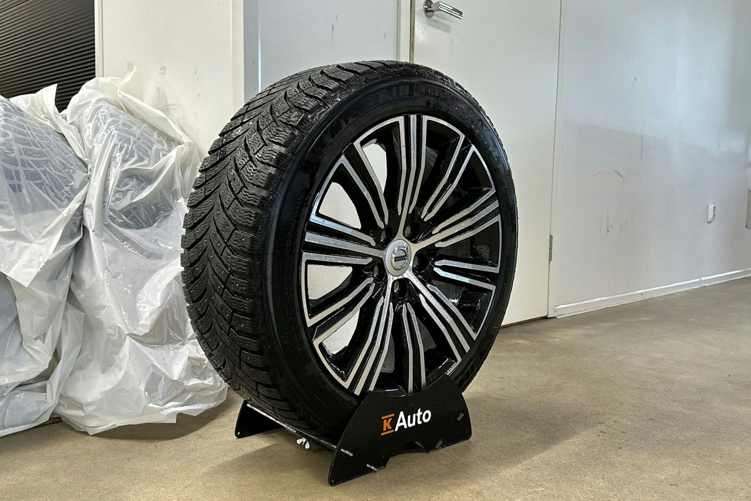 ruskea (beige) Volvo V60 2023 kuva 13.