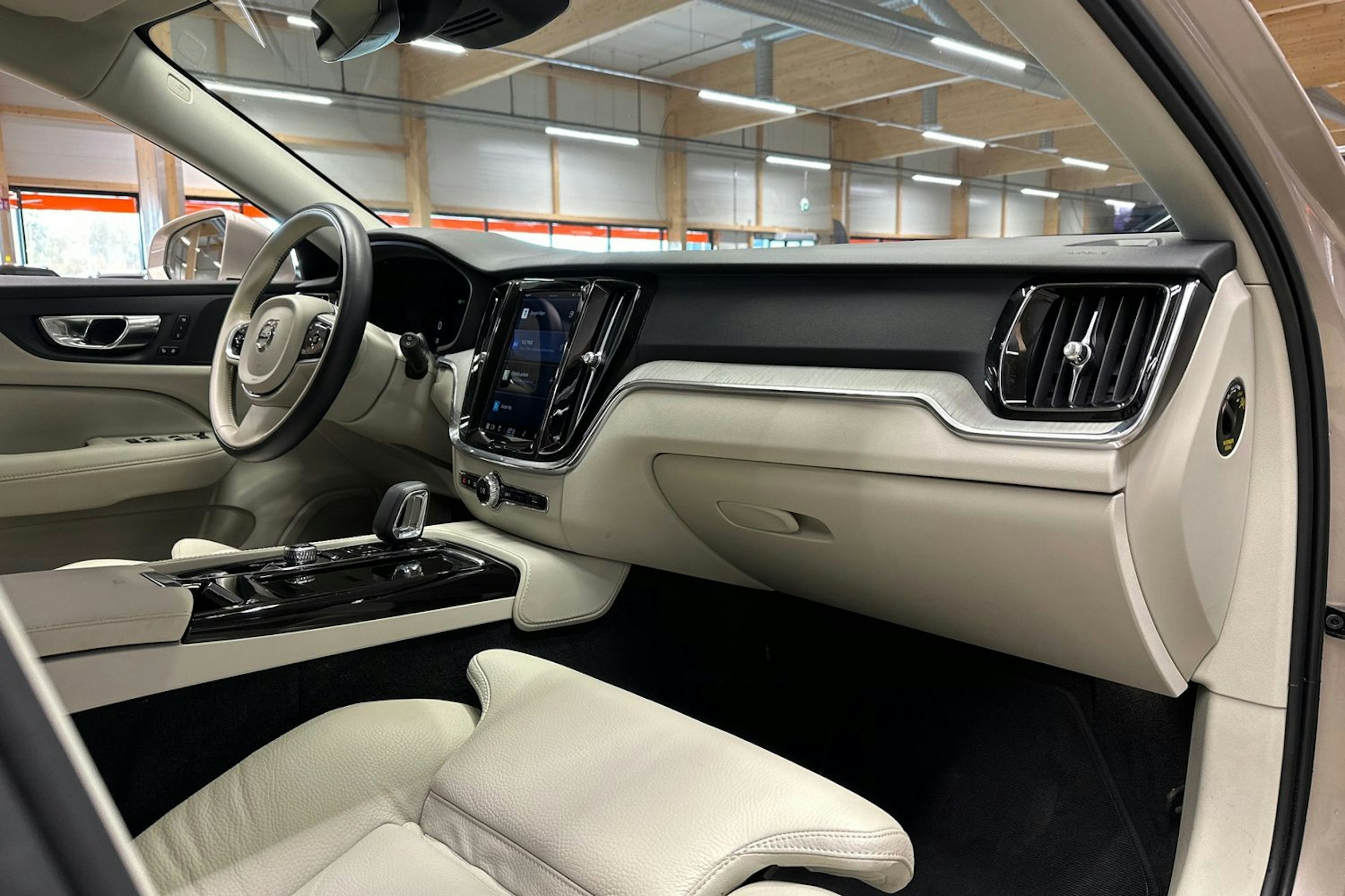 ruskea (beige) Volvo V60 2023 kuva 14.