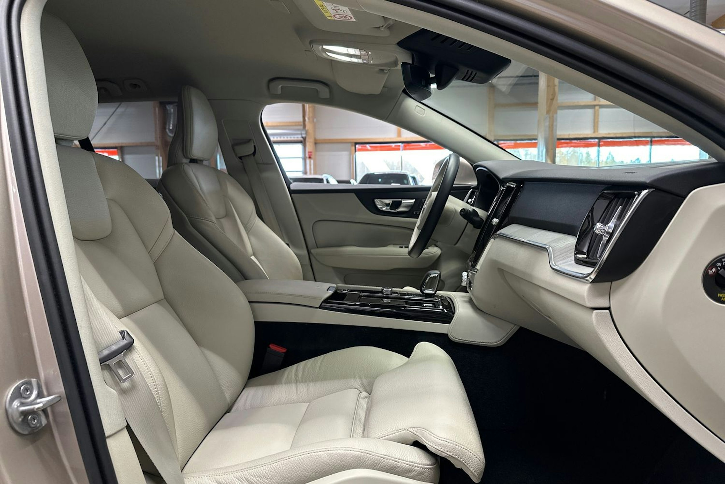 ruskea (beige) Volvo V60 2023 kuva 15.