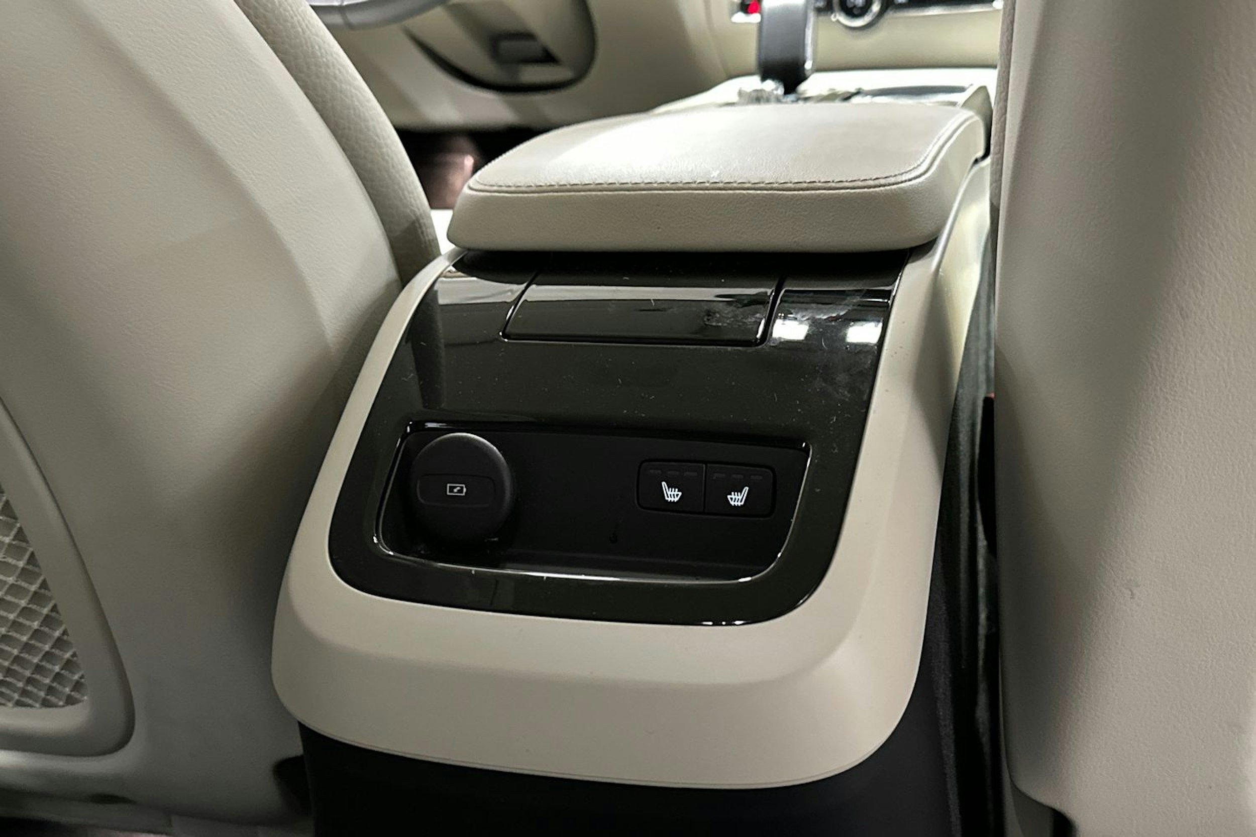 ruskea (beige) Volvo V60 2023 kuva 18.