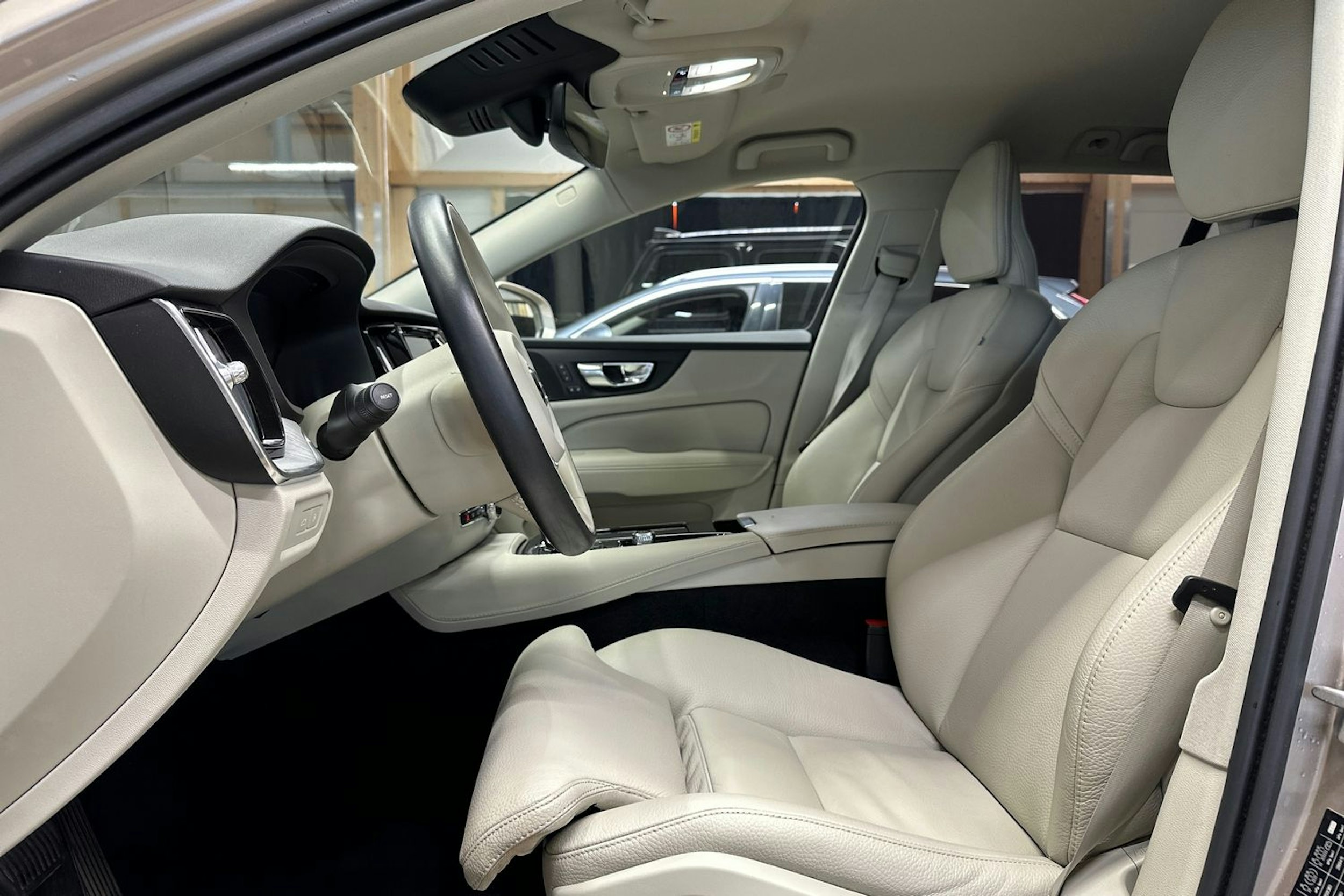 ruskea (beige) Volvo V60 2023 kuva 19.