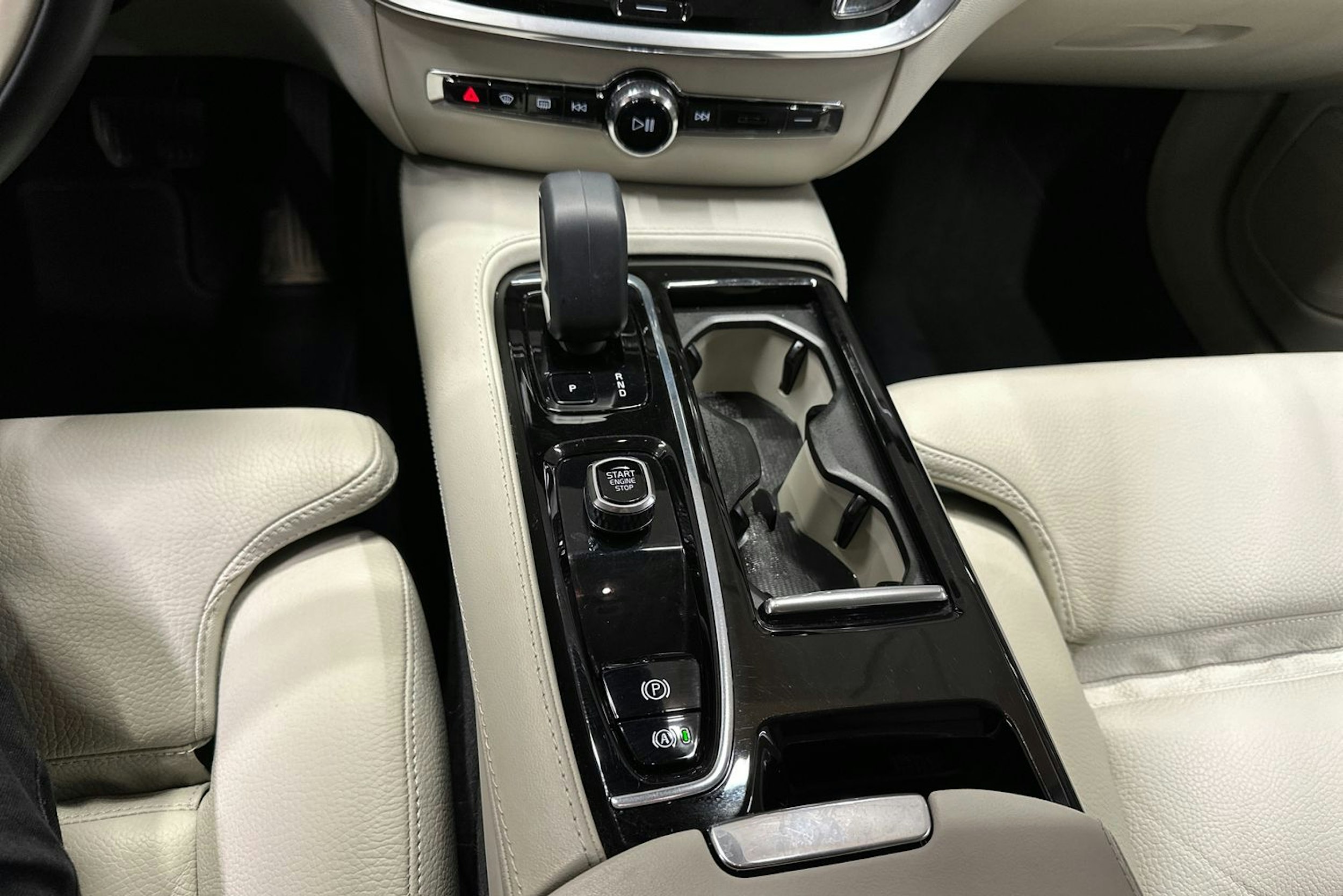 ruskea (beige) Volvo V60 2023 kuva 24.