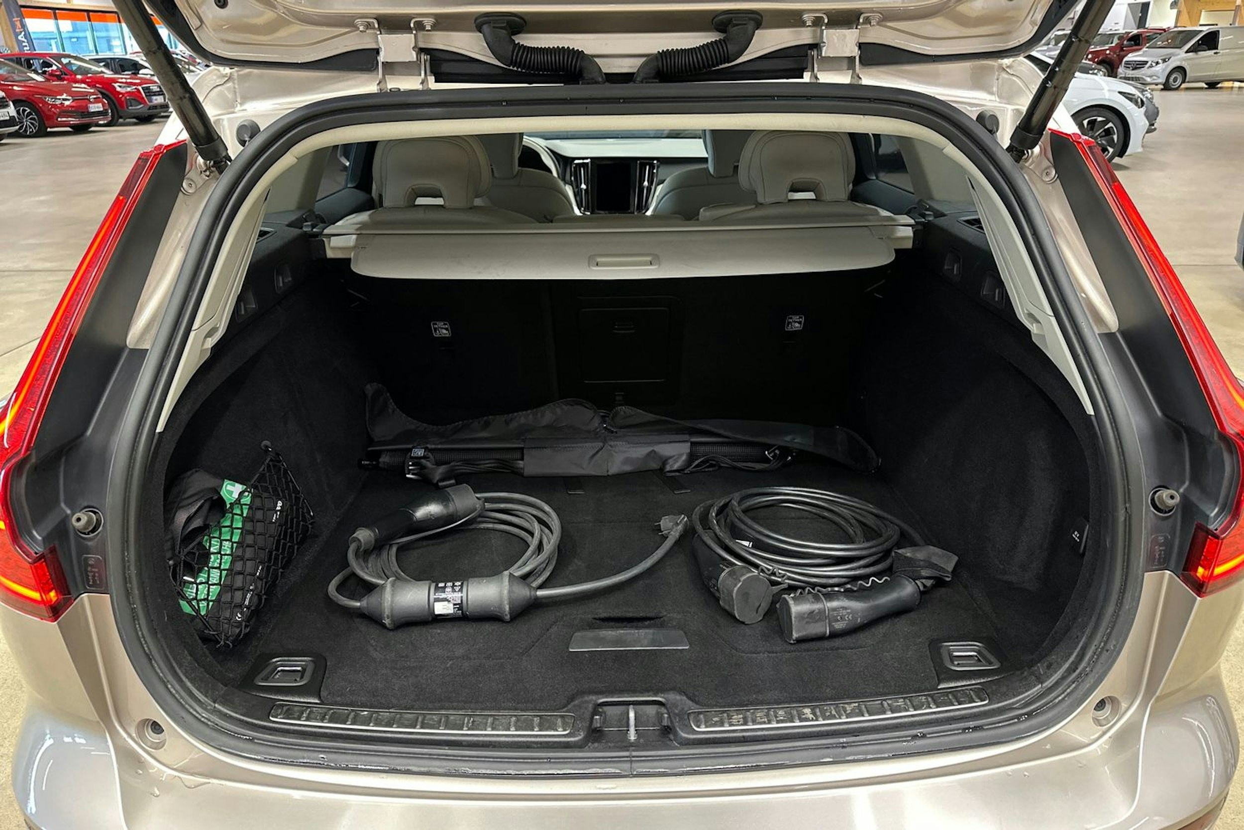 ruskea (beige) Volvo V60 2023 kuva 30.