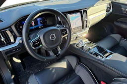 musta Volvo V60 2023 kuva 3.