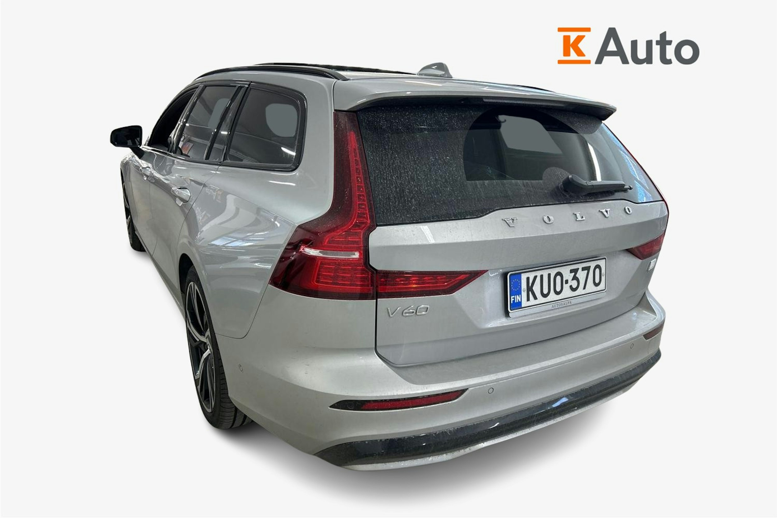 Harmaa Volvo V60 2023 kuva 2.