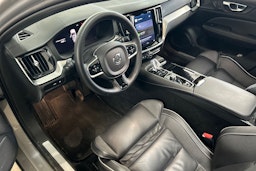 Harmaa Volvo V60 2023 kuva 3.