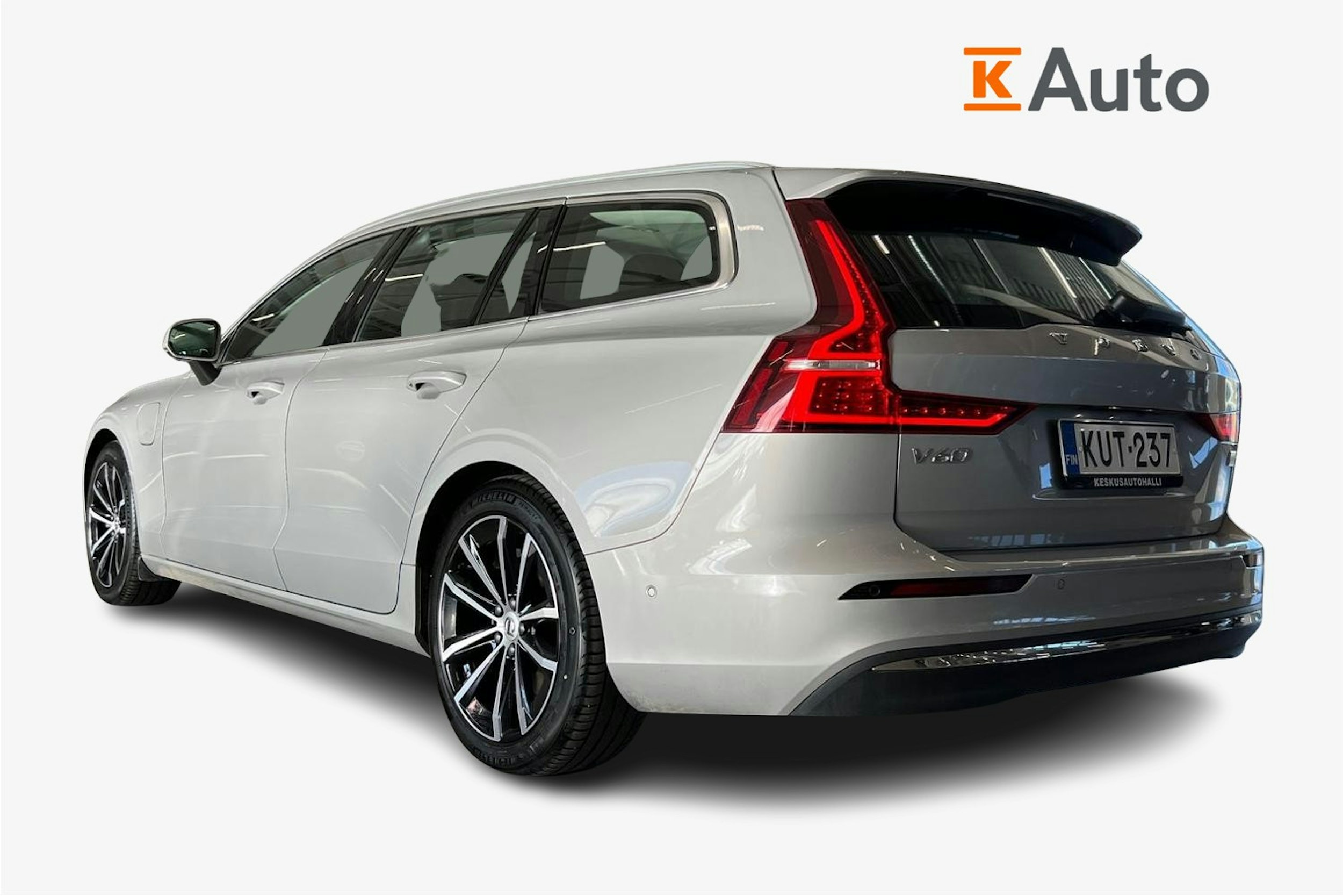 harmaa Volvo V60 2023 kuva 2.